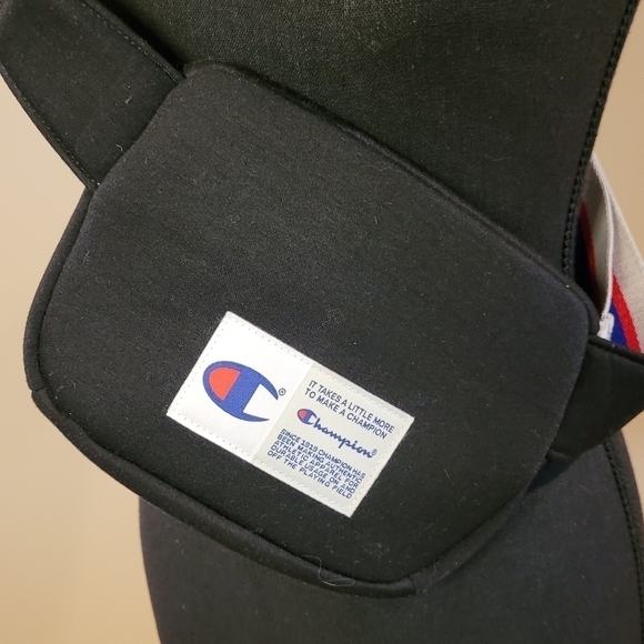 CHAMPION Multi Purpose Belt Bag, Adjustable Strap, Safety Buckle, Zip Closure - Picture 6 of 14